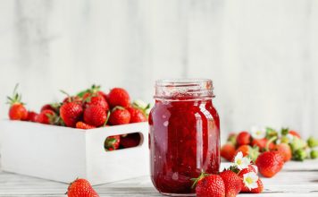 SLATKO OD JAGODA PO BAKINOM RECEPTU: Sve gotovo za 30 minuta i ukus koji se pamti! SLATKO OD JAGODA PO BAKINOM RECEPTU: Sve gotovo za 30 minuta i ukus koji se pamti! - featured image