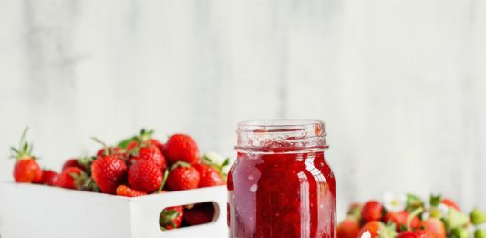 SLATKO OD JAGODA PO BAKINOM RECEPTU: Sve gotovo za 30 minuta i ukus koji se pamti! SLATKO OD JAGODA PO BAKINOM RECEPTU: Sve gotovo za 30 minuta i ukus koji se pamti! - featured image