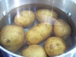 ŽENE ZAPIŠITE OVAJ RECEPT: Voda od kuhanog krompira će rešiti vaš najveći problem! ŽENE ZAPIŠITE OVAJ RECEPT: Voda od kuhanog krompira će rešiti vaš najveći problem! - featured image