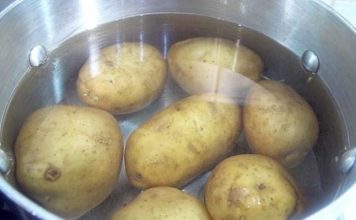 ŽENE ZAPIŠITE OVAJ RECEPT: Voda od kuhanog krompira će rešiti vaš najveći problem! ŽENE ZAPIŠITE OVAJ RECEPT: Voda od kuhanog krompira će rešiti vaš najveći problem! - featured image