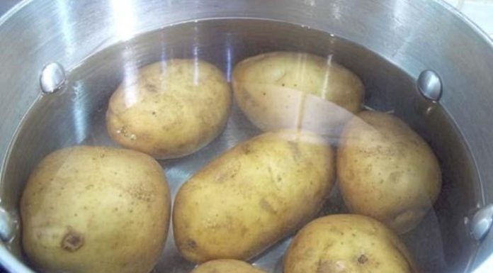 ŽENE ZAPIŠITE OVAJ RECEPT: Voda od kuhanog krompira će rešiti vaš najveći problem! ŽENE ZAPIŠITE OVAJ RECEPT: Voda od kuhanog krompira će rešiti vaš najveći problem! - featured image