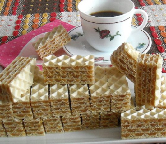 PROVJEREN RECEPT: Oblande sa orasima, keksom i čokoladom PROVJEREN RECEPT: Oblande sa orasima, keksom i čokoladom - featured image