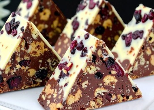 NOVI desert koji se topi u ustima! Najukusniji domaći desert bez pečenja! NOVI desert koji se topi u ustima! Najukusniji domaći desert bez pečenja! - featured image