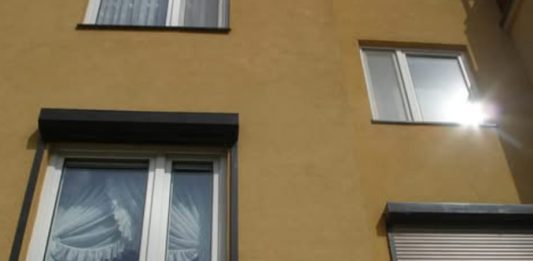 Kako rashladiti stan po vrućini? Nemojte ni pomišljati na otvaranje prozora! Uzmite 2 eura i trčite u apoteku! Kako rashladiti stan po vrućini? Nemojte ni pomišljati na otvaranje prozora! Uzmite 2 eura i trčite u apoteku! - featured image