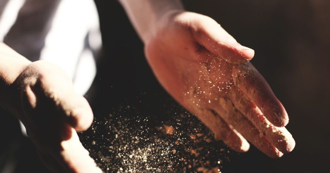 Trnu vam ruke? Evo koji simptomi zahtijevaju hitnu medicinsku pomoć - featured image Trnu vam ruke? Evo koji simptomi zahtijevaju hitnu medicinsku pomoć - featured image