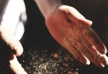 Trnu vam ruke? Evo koji simptomi zahtijevaju hitnu medicinsku pomoć Trnu vam ruke? Evo koji simptomi zahtijevaju hitnu medicinsku pomoć - featured image