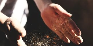 Trnu vam ruke? Evo koji simptomi zahtijevaju hitnu medicinsku pomoć Trnu vam ruke? Evo koji simptomi zahtijevaju hitnu medicinsku pomoć - featured image