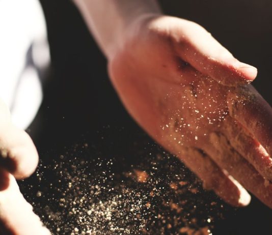 Trnu vam ruke? Evo koji simptomi zahtijevaju hitnu medicinsku pomoć Trnu vam ruke? Evo koji simptomi zahtijevaju hitnu medicinsku pomoć - featured image