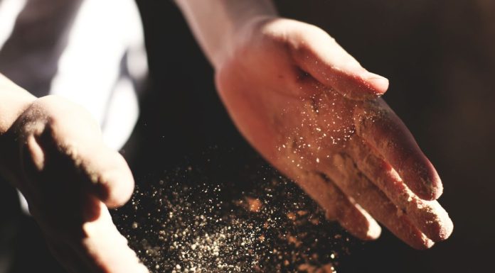 Trnu vam ruke? Evo koji simptomi zahtijevaju hitnu medicinsku pomoć Trnu vam ruke? Evo koji simptomi zahtijevaju hitnu medicinsku pomoć - featured image