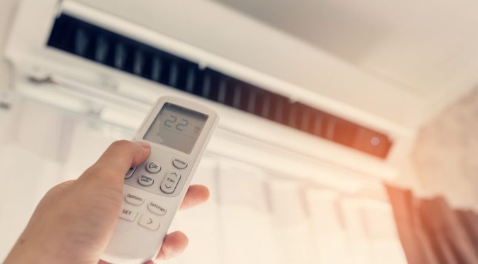 Dugme na klimi koje skoro niko ne koristi: Jedan klik uklanja buđ, neprijatne mirise i prljavštinu Dugme na klimi koje skoro niko ne koristi: Jedan klik uklanja buđ, neprijatne mirise i prljavštinu - featured image