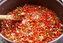 LOVAČKA SALATA: Najbolji recept za zimnicu, bolju čak i od ajvara LOVAČKA SALATA: Najbolji recept za zimnicu, bolju čak i od ajvara - featured image