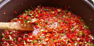 LOVAČKA SALATA: Najbolji recept za zimnicu, bolju čak i od ajvara LOVAČKA SALATA: Najbolji recept za zimnicu, bolju čak i od ajvara - featured image