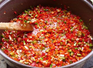 LOVAČKA SALATA: Najbolji recept za zimnicu, bolju čak i od ajvara LOVAČKA SALATA: Najbolji recept za zimnicu, bolju čak i od ajvara - featured image