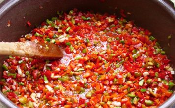 LOVAČKA SALATA: Najbolji recept za zimnicu, bolju čak i od ajvara LOVAČKA SALATA: Najbolji recept za zimnicu, bolju čak i od ajvara - featured image