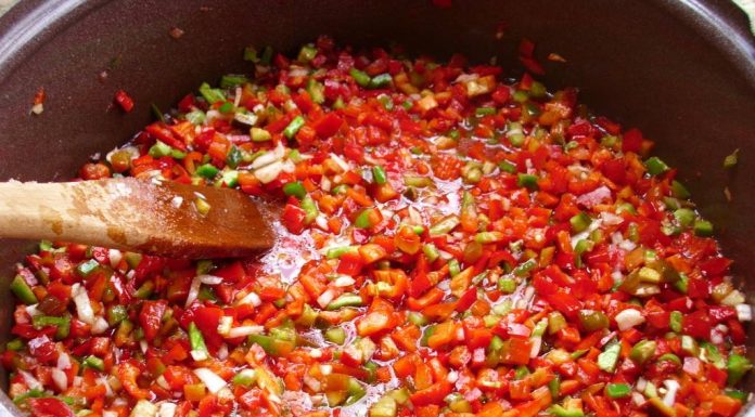 LOVAČKA SALATA: Najbolji recept za zimnicu, bolju čak i od ajvara LOVAČKA SALATA: Najbolji recept za zimnicu, bolju čak i od ajvara - featured image