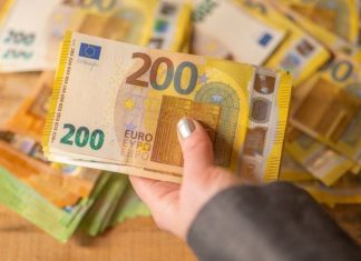 Novac stiže za 4 znaka: Evo ko će dobiti pare do 8. avgusta Novac stiže za 4 znaka: Evo ko će dobiti pare do 8. avgusta - featured image