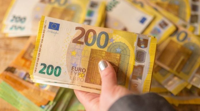 Novac stiže za 4 znaka: Evo ko će dobiti pare do 8. avgusta Novac stiže za 4 znaka: Evo ko će dobiti pare do 8. avgusta - featured image