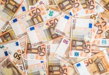 Novac stiže za 4 znaka: Evo ko će dobiti pare do 15. avgusta Novac stiže za 4 znaka: Evo ko će dobiti pare do 15. avgusta - featured image