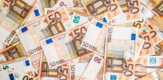 Novac stiže za 4 znaka: Evo ko će dobiti pare do 15. avgusta Novac stiže za 4 znaka: Evo ko će dobiti pare do 15. avgusta - featured image