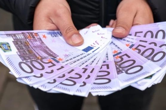 Novac stiže za 4 znaka: Evo ko će dobiti pare do 5. septembra - featured image Novac stiže za 4 znaka: Evo ko će dobiti pare do 5. septembra - featured image