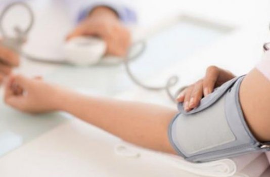 Koliki vam je donji pritisak? Ako prelazi ovu vrijednost, prijeti vam infarkt Koliki vam je donji pritisak? Ako prelazi ovu vrijednost, prijeti vam infarkt - featured image