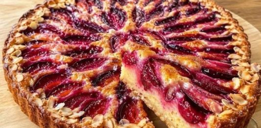 Kolač od šljiva je gotov u trenu – potrebno je samo 5 minuta za pripremu! Kolač od šljiva je gotov u trenu – potrebno je samo 5 minuta za pripremu! - featured image