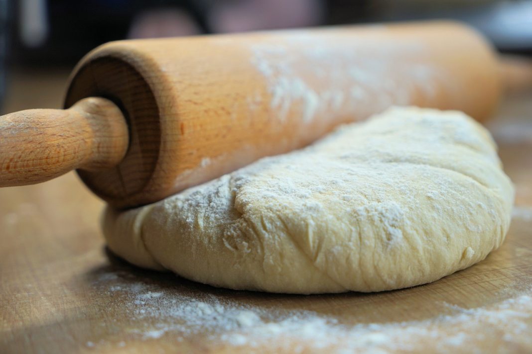 Kore budu tanke, elastične i ne pucaju: Pekari uvijek rade ovo PRIJE RAZVLAČENJA tijesta - featured image