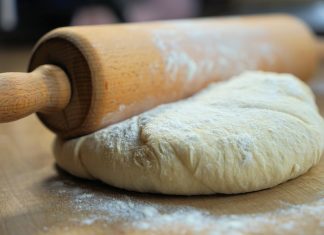 Kore budu tanke, elastične i ne pucaju: Pekari uvijek rade ovo PRIJE RAZVLAČENJA tijesta Kore budu tanke, elastične i ne pucaju: Pekari uvijek rade ovo PRIJE RAZVLAČENJA tijesta - featured image