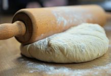 Kore budu tanke, elastične i ne pucaju: Pekari uvijek rade ovo PRIJE RAZVLAČENJA tijesta Kore budu tanke, elastične i ne pucaju: Pekari uvijek rade ovo PRIJE RAZVLAČENJA tijesta - featured image