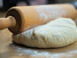 Kore budu tanke, elastične i ne pucaju: Pekari uvijek rade ovo PRIJE RAZVLAČENJA tijesta Kore budu tanke, elastične i ne pucaju: Pekari uvijek rade ovo PRIJE RAZVLAČENJA tijesta - featured image