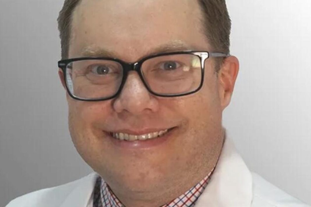 ČUVENI DOKTOR OTKRIO ŠTA TREBA DA URADIMO ČIM OTVORIMO OČI: Mnogi Srbi to preskaču pa imaju problema SA CREVIMA - featured image ČUVENI DOKTOR OTKRIO ŠTA TREBA DA URADIMO ČIM OTVORIMO OČI: Mnogi Srbi to preskaču pa imaju problema SA CREVIMA - featured image