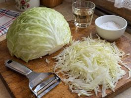 Zašto je kupus salata u restoranima ukusnija nego kući? Ovo je tajni sastojak Zašto je kupus salata u restoranima ukusnija nego kući? Ovo je tajni sastojak - featured image