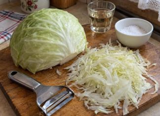 Zašto je kupus salata u restoranima ukusnija nego kući? Ovo je tajni sastojak Zašto je kupus salata u restoranima ukusnija nego kući? Ovo je tajni sastojak - featured image