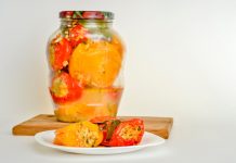 PAPRIKE PUNJENE KUPUSOM za zimnicu: RECEPT za savršeno hrskavu salatu koja nestaje sa stola PAPRIKE PUNJENE KUPUSOM za zimnicu: RECEPT za savršeno hrskavu salatu koja nestaje sa stola - featured image