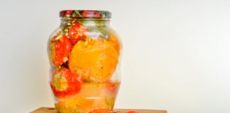 PAPRIKE PUNJENE KUPUSOM za zimnicu: RECEPT za savršeno hrskavu salatu koja nestaje sa stola PAPRIKE PUNJENE KUPUSOM za zimnicu: RECEPT za savršeno hrskavu salatu koja nestaje sa stola - featured image