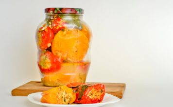 PAPRIKE PUNJENE KUPUSOM za zimnicu: RECEPT za savršeno hrskavu salatu koja nestaje sa stola PAPRIKE PUNJENE KUPUSOM za zimnicu: RECEPT za savršeno hrskavu salatu koja nestaje sa stola - featured image
