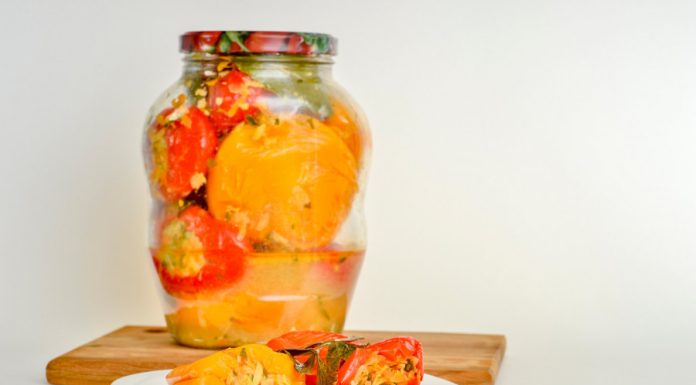 PAPRIKE PUNJENE KUPUSOM za zimnicu: RECEPT za savršeno hrskavu salatu koja nestaje sa stola PAPRIKE PUNJENE KUPUSOM za zimnicu: RECEPT za savršeno hrskavu salatu koja nestaje sa stola - featured image